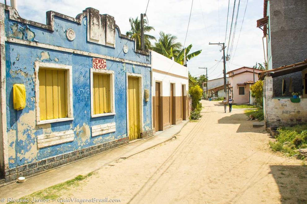 Imagem das ruas de areias da Vila da Cova.